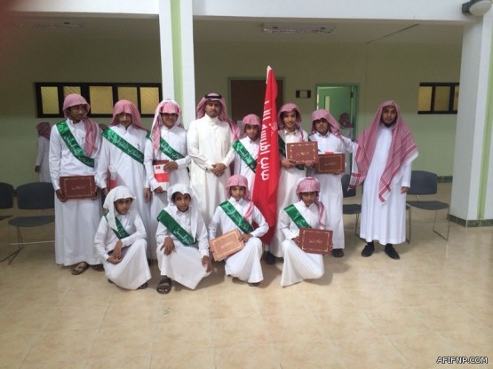 محافظ عفيف يدشن الحملة الوطنية لتطعيم طلاب وطالبات مدارس المحافظة