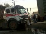 حادث تصادم بين شاحنتين يعرقل حركة السير
