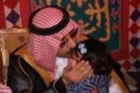 مساعد وزير الداخلية للشؤون الأمنية الأمير محمد بن نايف يزور أسرة  شهيد الواجب آل شويش ويمسح دموع  أبنائه