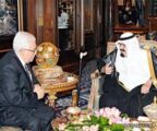 خادم الحرمين الشريفين يستقبل الرئيس الفلسطيني