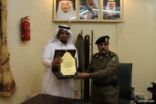 رجل الأعمال فهد المغيري يكرم مدير شعبة مرور عفيف الرائد عوجان العتيبي