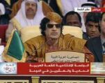 في القمة العربية .. القذافي يهاجم الملك عبدالله ثم يدعوه الى الصلح
