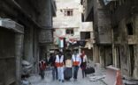 إجلاء المئات من ضاحية اليرموك المحاصرة في دمشق