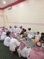 جماعة مسجد بن عباس يجمعون أهالي الحي على مائدة الافطار بمحافظة عفيف للعام الثاني