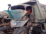 بالصور .. اصطدام شاحنتين يسفر عن اصابة مقيم بعفيف