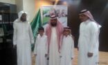 بالصور «مدير تعليم عفيف » يكرم أبناء المرابطين بنوط الشرف ومكافئة
