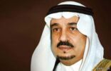 أمير الرياض يؤدي صلاة الميت على الأمير عبدالله بن محمد بن مقرن