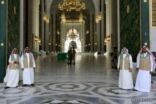 بالصور.. تدشين زي جديد لموظفي أبواب الحرم المكي