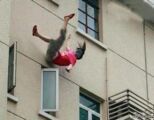 سقوط طفلة سعودية من الطابق الثالث بالأردن.. والسفارة: لا شبهة جنائية في الحادثة