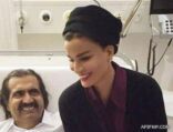 الشيخة موزة تنشر صوراً لها مع حمد بن خليفة بالمستشفى مهنئةً إياه عقب الجراحة