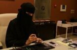 “العمل” تتجه لتخصيص محال جوالات نسائية وتوطينها بسعوديات مدربات