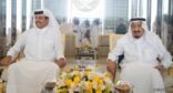 خادم الحرمين الشريفين يستقبل أمير قطر ويقيم مأدبة غداء تكريما له