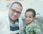“عفيف”.. نجاح ترميم أمعاء طفل سقط عليه “تلفاز” فانفجرت الاثني عشر