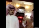 بالفيديو.. “منقذ المحطة” يتسلم هدية أمير الرياض