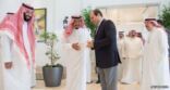 خادم الحرمين يستقبل الرئيس المصري في نيوم
