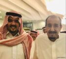 صورة عفوية للملك سلمان مع الأمير عبدالعزيز بن فهد