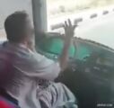 قائد حافلة حجاج يقوم بتصرفات غير طبيعية على طريق سريع.. و”نقابة السيارات”: لا علاقة له بأساطيلنا