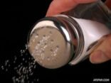 “الصحة” تدعو لتقليل الملح في الطعام وتوضح الكمية المسموح بها يومياً