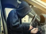 حاول الفرار فحاصره الأمن.. الإطاحة بمطلوب سرق مركبة فجراً بالرياض