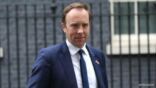 وزير صحة بريطانيا يعلق على قرار “أسترا زينيكا” بوقف التجارب على لقاح كورونا