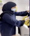 فيديو متداول لفتاة سعودية تعمل في صالون حلاقة بالطائف