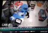 القبض على شخصين ظهرا في فيديو يسطوان بالسلاح الأبيض على تموينات في الرياض
