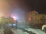 بالصور : فرق الدفاع المدني تتمكن من إخماد حريق في محل مفروشات الطائف رغم تجمهر العديد من العمالة والمواطنين