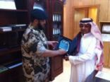 قائد قوة امن الطوارئ بمنطقة القصيم يكرم رئيس بلدية عفيف الاستاذ : محمد الحربي