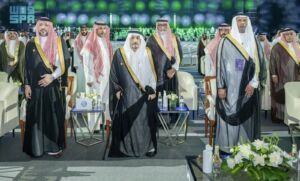 أمير منطقة الرياض يرعى حفل تخريج 1800 طالب من الجامعة السعودية الإلكترونية لعام 1447هـ