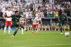 الأخضر يسقط بثنائية أمام بولندا على عكس مجريات المباراة
