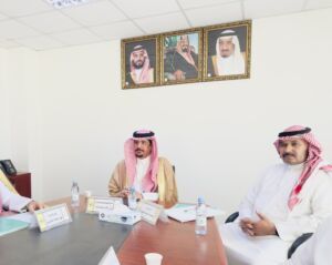 محافظ عفيف يترأس اجتماع المجلس المحلي لمناقشة المشاريع التنموية واحتياجات الأهالي