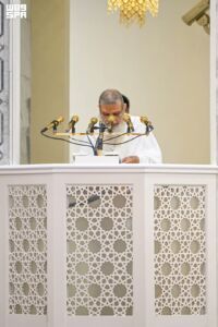 الشيخ علي الحذيفي في خطبة عرفة: الحج فريضة تتجلى فيها مظاهر التعارف والتآلف والتعاون والتكافل بين أهل الإسلام