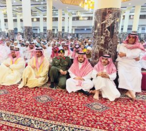 محافظ عفيف يؤدي صلاة عيد الأضحى