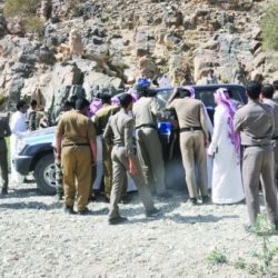 مواطن يتخذ من سيارته منزلا ويعيش بمبلغ مائتي ريال شهريا