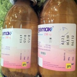 التجارة تصادر كميات من الزيوت في محلات البناشر لمخالفتها مواصفات اللزوجه المعتمدة