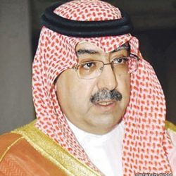 بالصور : معلمات عفيف يعانين ويزاحمن الرجال للحصول على شيك الراتب لشهر ذي القعده