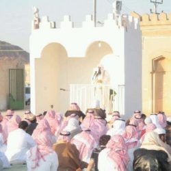 سماء غائمة جزئياً قد تتخللها سحب ركامية على الأجزاء الشرقية للمشاعر