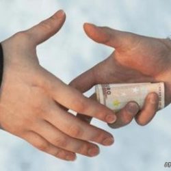 حارس أمن يطيح بعامل نظافة بمستشفى عفيف العام قام بسرقةممتلكات المستشفى