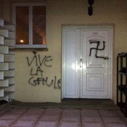 مواطن وزوجته يحرقان طفلهما بـ«الماء المغلي»!