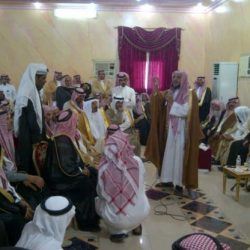 أمن الطرق تلقي القبض على شاب سعودي في العقد الثاني من عمره بحوزته سبعون حبة كبتاجون