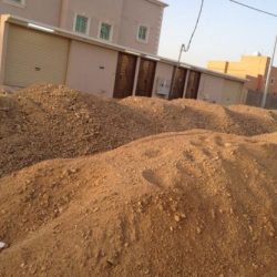 عبدالرحمن الهزاع يوقع عقد تحديث محطة الارسال الاذاعي بعفيف