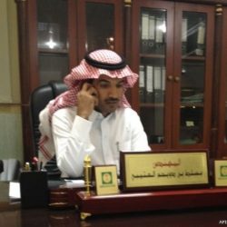 مركبه تتعرض للسقوط في شارع سجن عفيف بعد انهياره نتيجة الأمطار