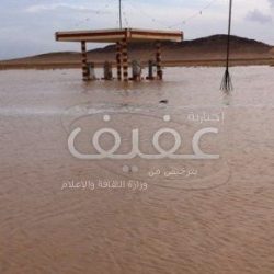 للمره الخامسه .. سقوط شاحنة بشارع الحزام الغربي بعفيف بعد انهياره