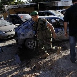 الدوريات الامنية تلقي القبض على شخص قام بسرقة مقيم مبلغ مالي في مكان صحراوي