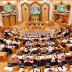 “بلدية عفيف” تغلق محلاً يبيع “معسلات” منتهية الصلاحية