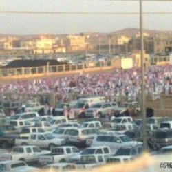 بالصور .. بلدية عفيف تنهي تجميل الشوارع وموقع حفل المحافظة استعدادا لعيد الفطر