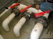 تركي الغنامي يرقد على السرير الأبيض