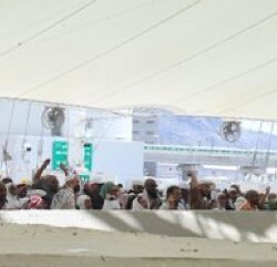 محافظ عفيف يتقدّم المصلين ويستقبل المهنّئين لعيد الاضحى المبارك