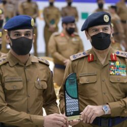 روبوت لتوزيع المصاحف على الحجاج داخل المسجد الحرام