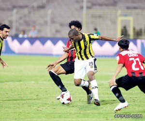 تطوير عدسات لاصقة تتيح الرؤية في الظلام